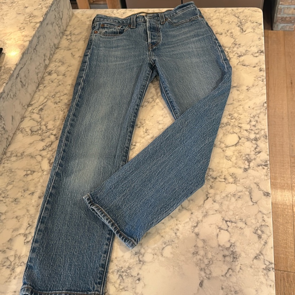 Women’s Levi’s wedge straight